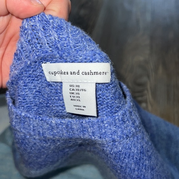 Color Block Sweater - Picture 4 of 6